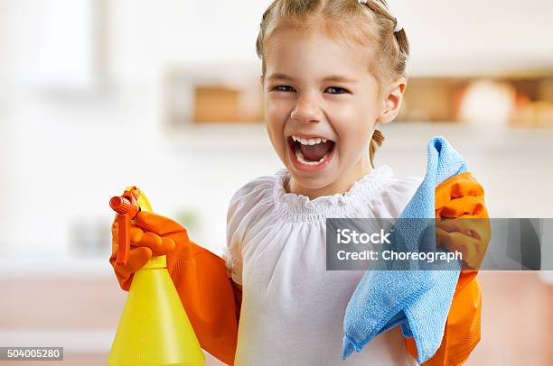 Hausfrauhausmann Stockfoto und mehr Bilder von Kind - Kind, Reinigen, Hausarbeit