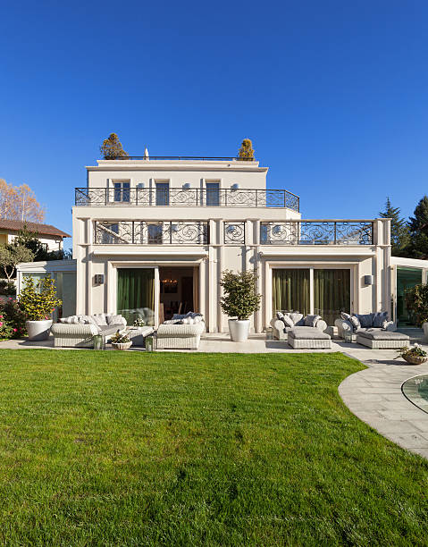 istock beautiful house, outdoor 504014090