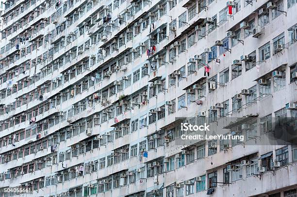 Building - Fotografie stock e altre immagini di A forma di blocco - A forma di blocco, Abbandonato, Affollato