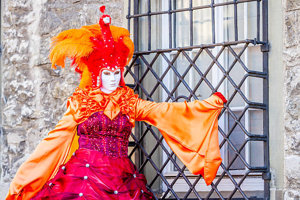 pomarańczowy paw lady ust. 2 - carnival mardi gras mask peacock zdjęcia i obrazy z banku zdjęć