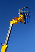 gabelstapler-gegen-den-blauen-himmel.jpg?b=1&s=170x170&k=20&c=QLFENBAFqMwWF_uZr2lznBD6VR4Esx_eJg71gX0NjCM=