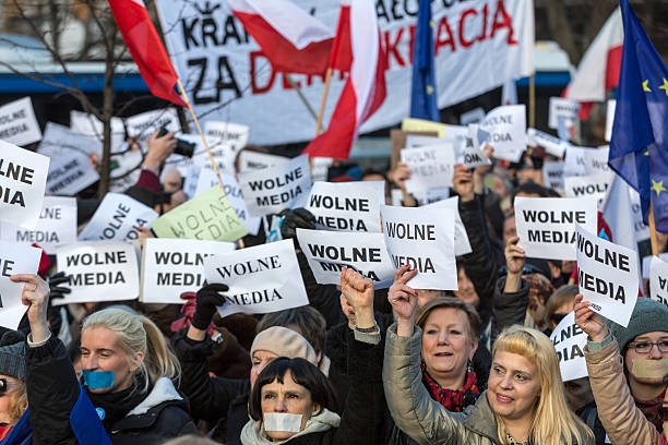 cracovia-la demostración de kod de medios de comunicación libres - european community audio fotografías e imágenes de stock