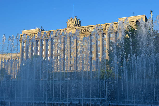 The fountains and the House of Soviets on Moskovskaya square The fountains and the House of Soviets on Moskovskaya square Sunny summer day in St. Petersburg moskovskaya stock pictures, royalty-free photos & images