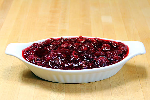 клюквенный соус - cranberry sauce стоковые фото и изображения