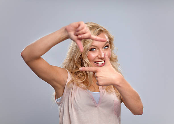 istock Young woman creating a frame with fingers 504099236