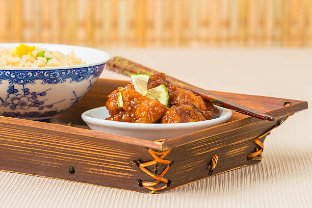 allgemeine tao hühnchen, nahaufnahme. - general tao chicken stock-fotos und bilder