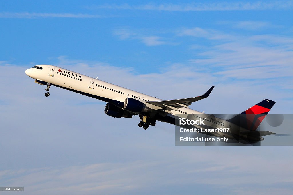 델타 항공 보잉 757300 0명에 대한 스톡 사진 및 기타 이미지 - 0명, La 공항, 공항 - Istock