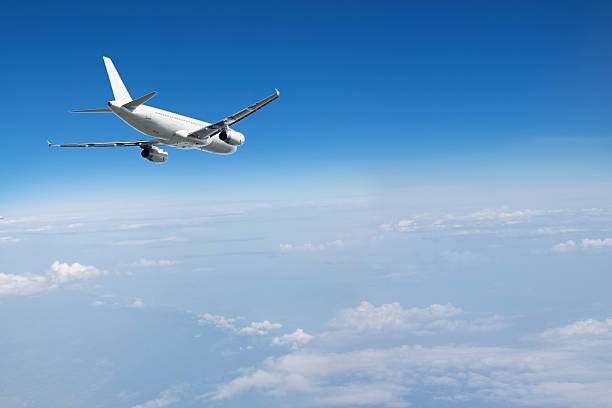 jet avión en el cielo - foto de stock