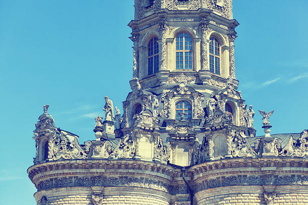 православная церковь, архитектурные детали в стиле барокко - podolsk стоковые фото и изображения