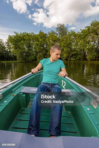 Photo libre de droit de Promenade En Bateau banque d'images et plus d'images libres de droit de Adulte - Adulte, Arbre, Assis