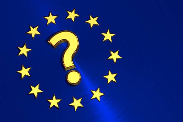 símbolo de euro de interrogación en la bandera de la unión europea. - crisis european union currency europe debt fotografías e imágenes de stock