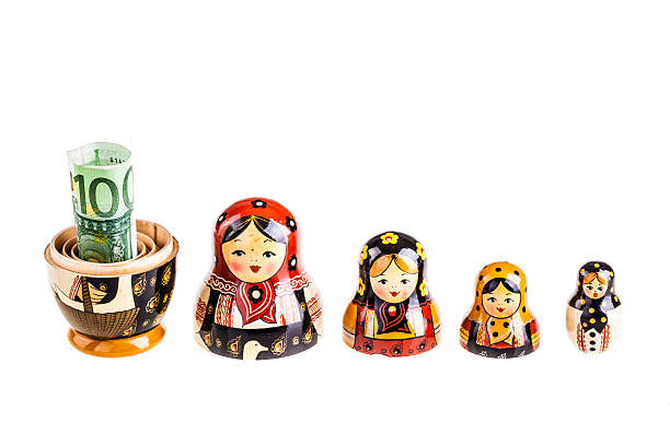 familia de bonificación - russian nesting doll nested russian culture toy fotografías e imágenes de stock