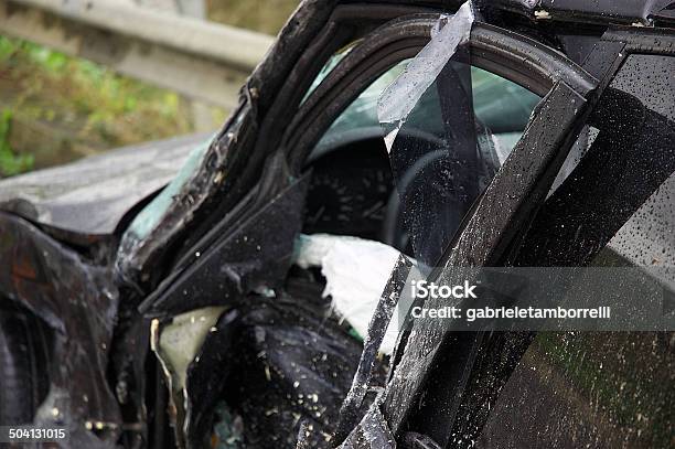 Incidente Stradale - Fotografie stock e altre immagini di Ambientazione esterna - Ambientazione esterna, Automobile, Composizione orizzontale