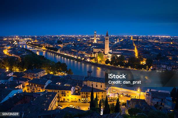 Verona Skyline Bei Nacht Stockfoto und mehr Bilder von Abenddämmerung - Abenddämmerung, Architektur, Blaue Stunde