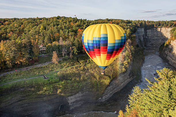 熱気球で letchworth 州立公園 - letchworth state park ストックフォトと画像