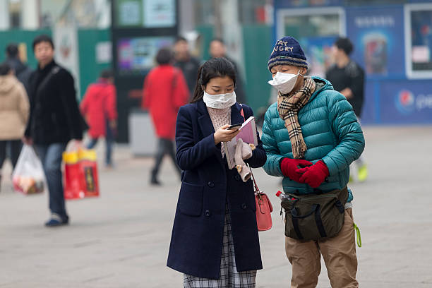 왕푸징 도보 거리  베이징 ， china - beijing air pollution china smog 뉴스 사진 이미지