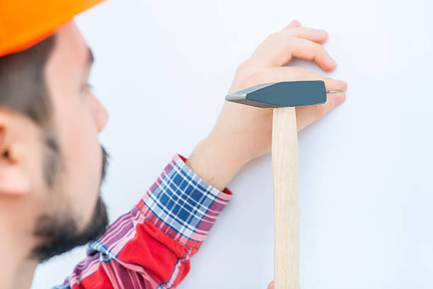 istock Pleasant man knocking in the nail 504241074