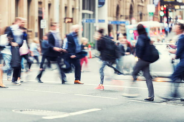 godziny szczytu w dzielnicy biznesowej - crosswalk crowd activity long exposure zdjęcia i obrazy z banku zdjęć