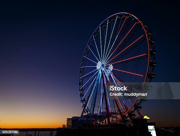 Riesenrad Beleuchtet Rot Weiß Und Blau Stockfoto und mehr Bilder von Hafen - Hafen, Größere Sehenswürdigkeit, Maryland - Bundesstaat