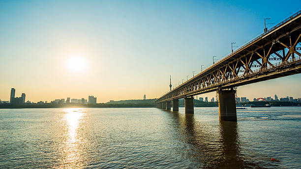 istock WuHanYangtze River Bridge 504257050