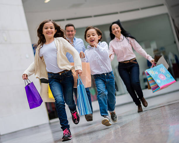 istock Family shopping 504265543