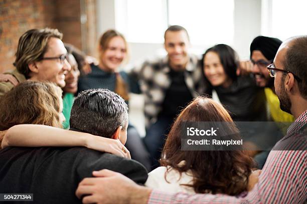 Foto de Reunião De Equipe Harmonia União Conceito De Felicidade e mais fotos de stock de Grupo de Pessoas