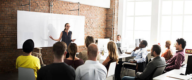 ビジネスチームミーティングコンセプトを研修の耳 - conference business meeting training ストックフォトと画像