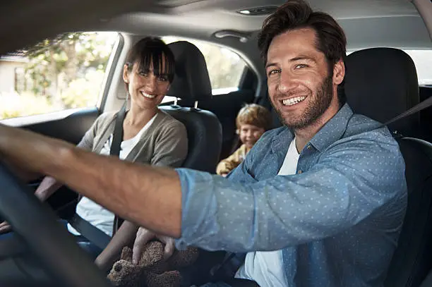 Cropped portrait of a young family on a roadtriphttp://195.154.178.81/DATA/i_collage/pu/shoots/806040.jpg