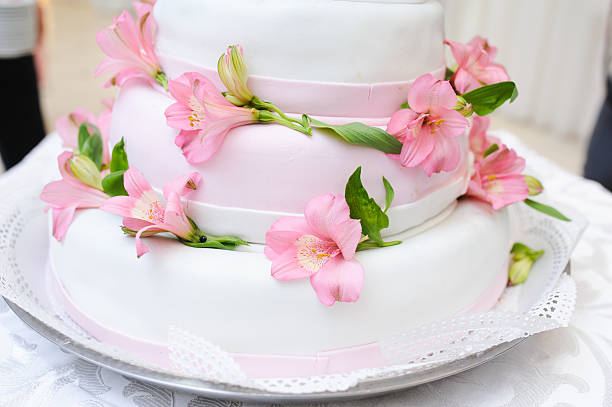 istock Wedding Cake decorated with pink lily flowers 504285202