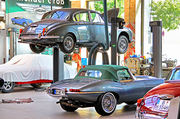 britannique classique voiture jaguar - e type photos et images de collection