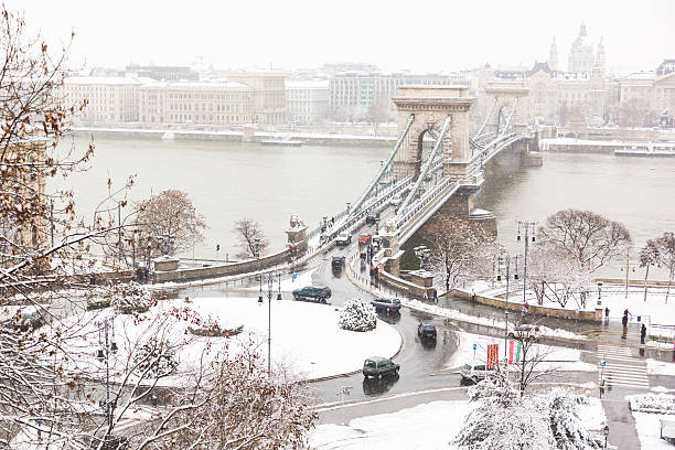 istock Chain bridge in Budapest on a snowy day 504314162