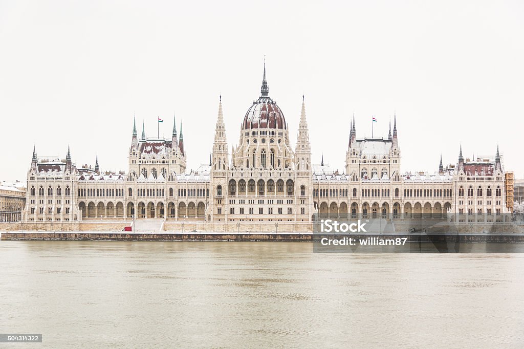 Palatul Parlamentului din Budapesta într-o zi cu zăpadă - Fotografie de stoc Apă fără redevențe Palatul Parlamentului din Budapesta într-o zi cu zăpadă - Fotografie de stoc Apă fără redevențe