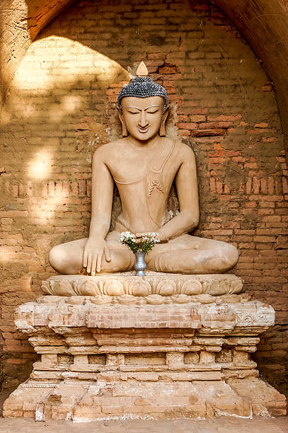 istock Simple clay earth colored Buddha surrounded by semicircle Close Up 504331436