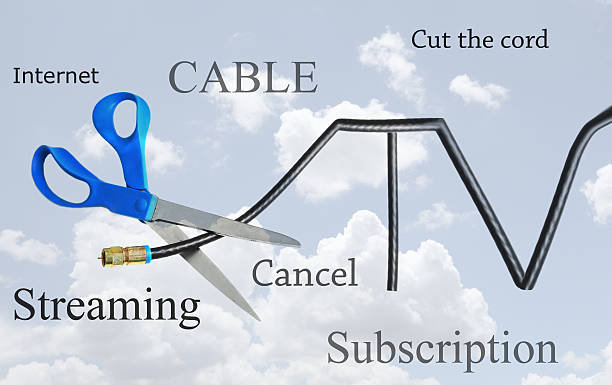 кабельное телевидение шнур резания - cable tv cable television coaxial cable стоковые фото и изображения