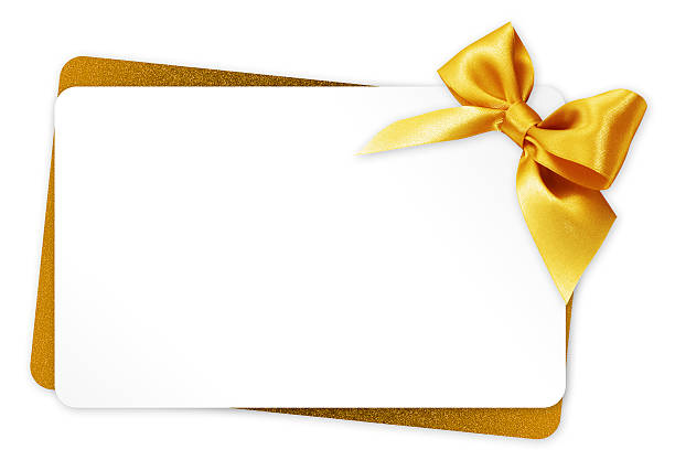 cartão de presente com fita dourada com laço isolado no fundo branco - prepaid card - fotografias e filmes do acervo