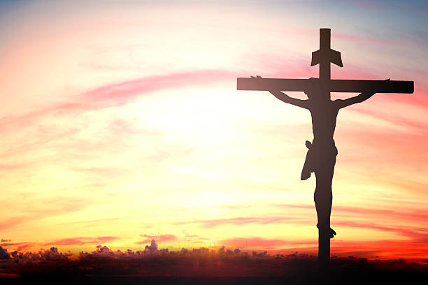 silhouette von jesus in kreuz bei sonnenuntergang konzept für religion, - god cross cross shape the crucifixion stock-fotos und bilder