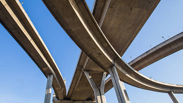 unter expressway kreuzung - autobahnkreuz stock-fotos und bilder