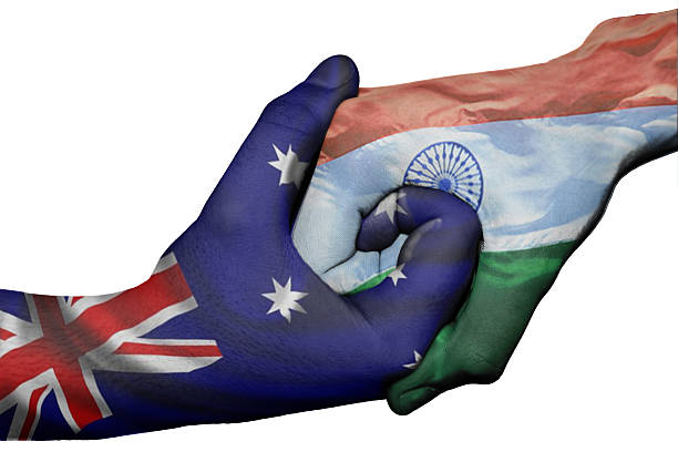 aperto de mão entre a austrália e a índia - stability agreement handshake human hand - fotografias e filmes do acervo