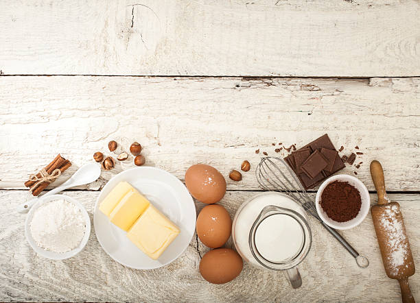 ingredienti per la preparazione di prodotti di pasticceria - baking flour ingredient animal egg foto e immagini stock