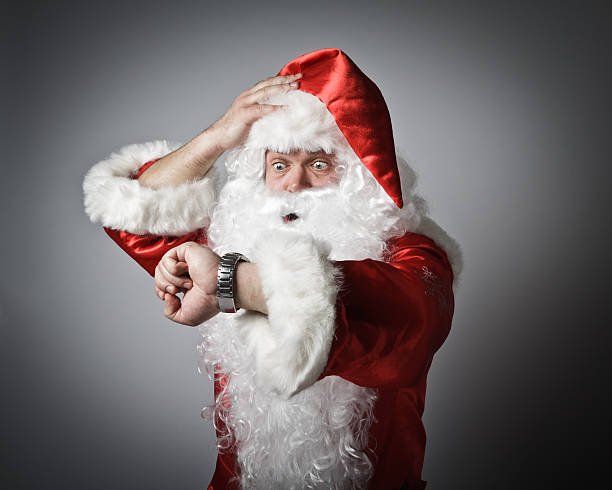 santa claus est en retard. - holiday emotional stress christmas santa claus photos et images de collection