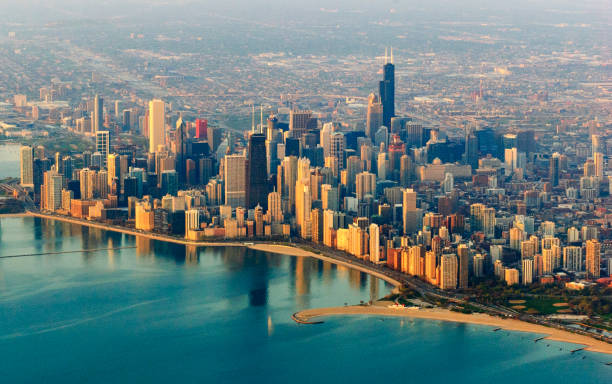 chicago skyline - chicago illinois stok fotoğraflar ve resimler