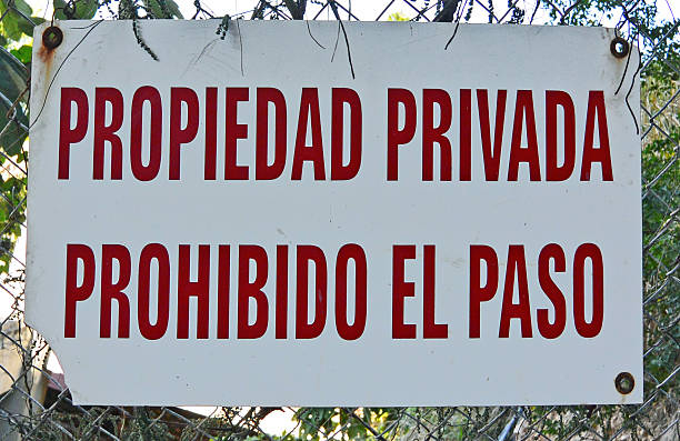 istock Private property Do not enter in Spanish 504385860