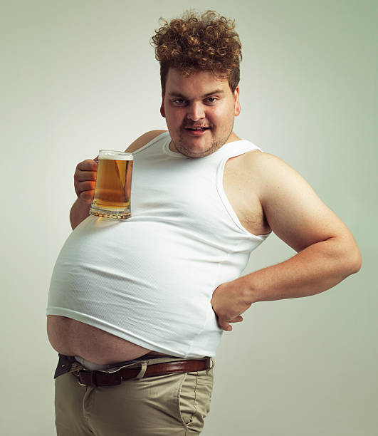 możesz podziwiać moje piwo tabeli? - pot belly greed overweight excess zdjęcia i obrazy z banku zdjęć