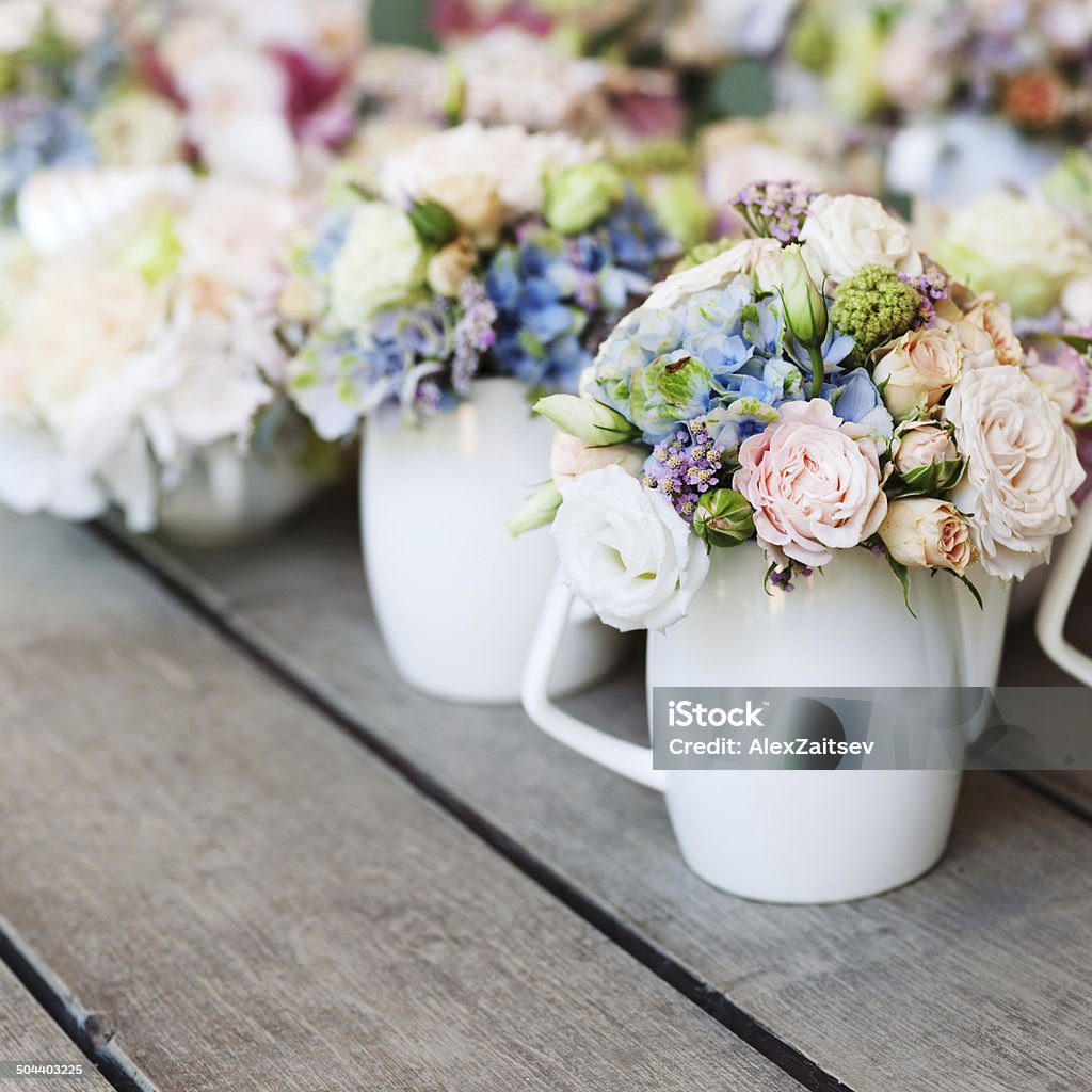 Flores en un jarrón - Foto de stock de Ramo de flores libre de derechos