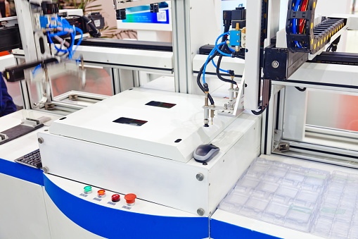 LCD inspection system consists of two pick-and-place robots and an inspection modular