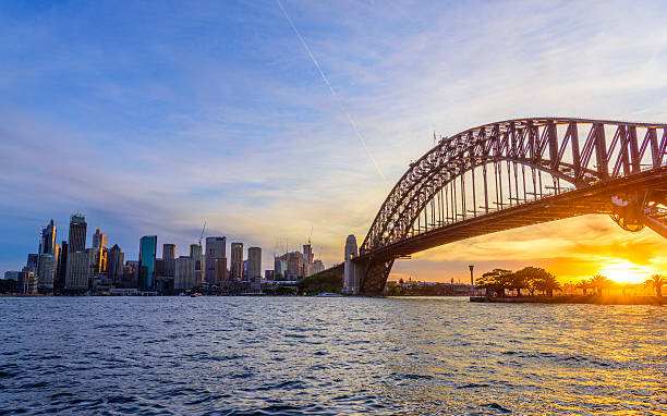 o porto de sydney e a ponte ao pôr do sol - circular quay - fotografias e filmes do acervo