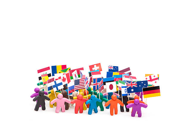 multitud grupo de coloridos plasticine seres humanos con las diferentes flags - childs play clay small men team fotografías e imágenes de stock