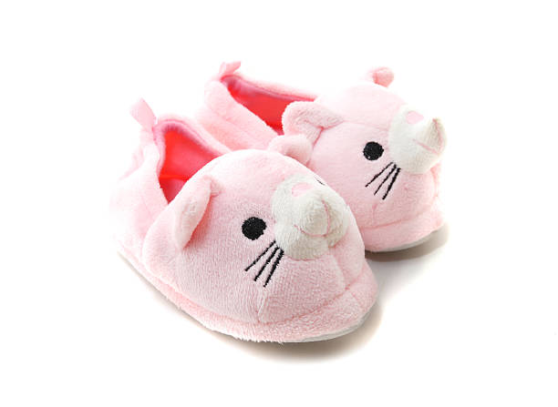 chaussons rose enfants - pantoufle photos et images de collection