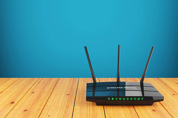 router wi-fi na mesa de madeira sem fios - modem wireless technology router computer network imagens e fotografias de stock