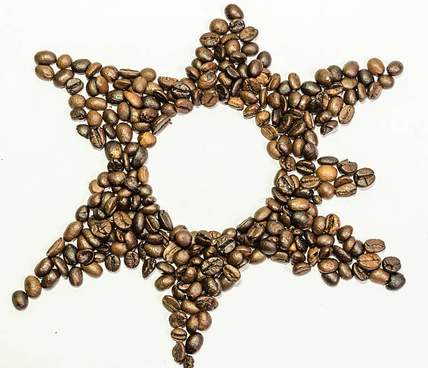 estrela de grãos de café sobre fundo branco - 3107 - fotografias e filmes do acervo